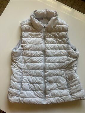 Old Navy White Quilted Puffer Vest - Women